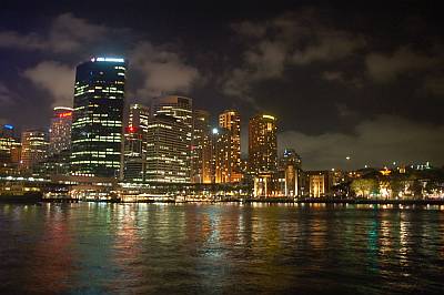 Hafen Skyline bei Nacht