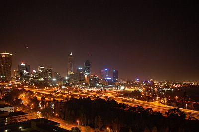 Perth Skyline bei Nacht