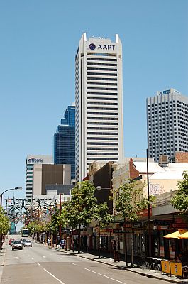 Perth Strassenzug Blick zum Bell Tower